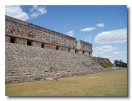 2005 01 18 11 Uxmal Governor's palace 320 ft long